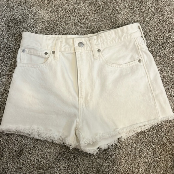 Madewell relaxed denim shorts in white - Picture 3 of 6